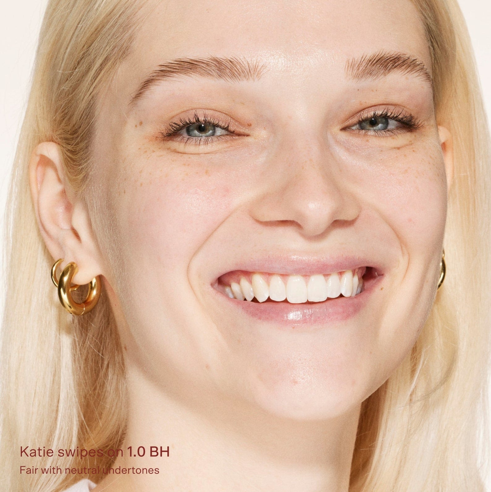 Close-up-of-a-woman-s-face-with-blonde-h