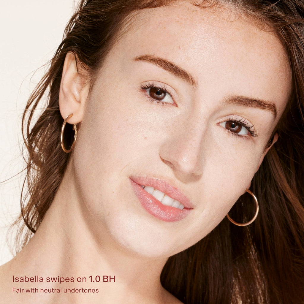 Close-up-of-a-woman-s-face-with-brown-ha