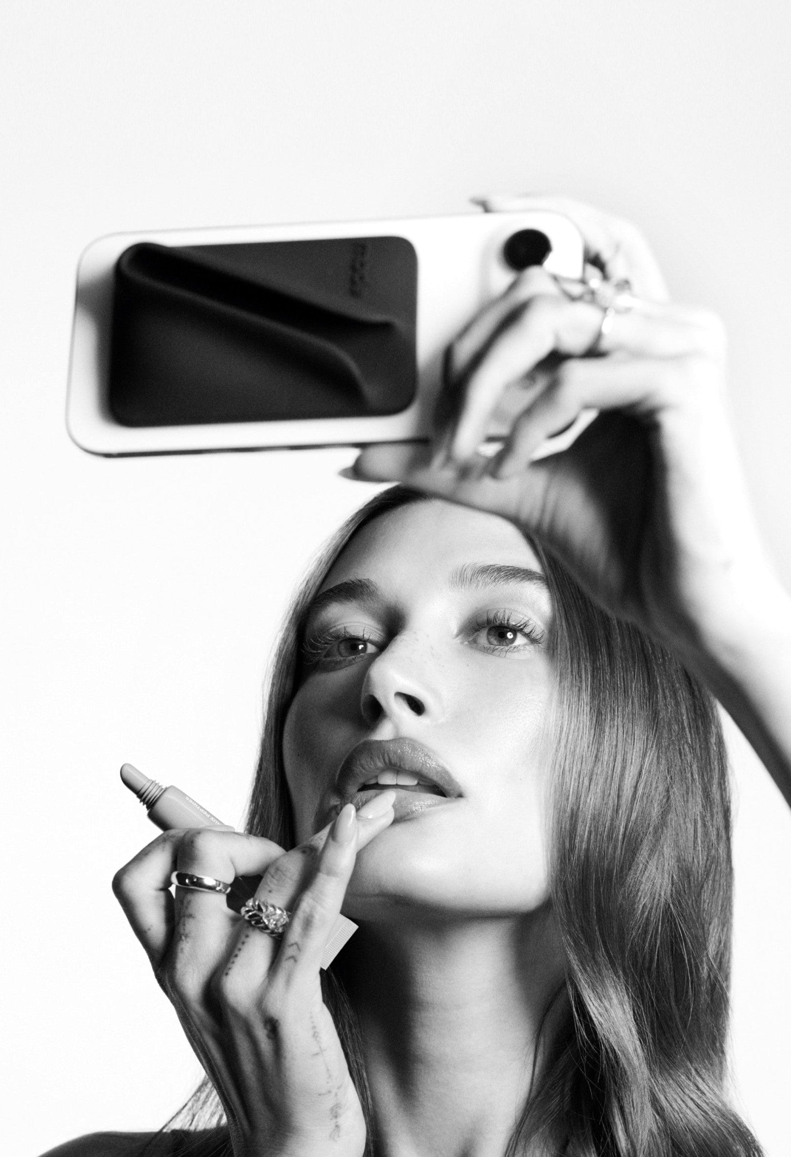 hailey-with-black-snap-on-lip-case-scent