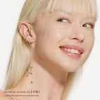 Close-up-of-a-woman-with-blonde-hair-and